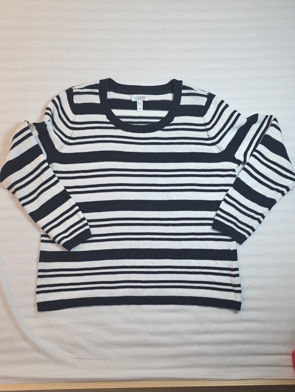 0829 D&Co. Denim + Company Navy and White Striped Sweater; L